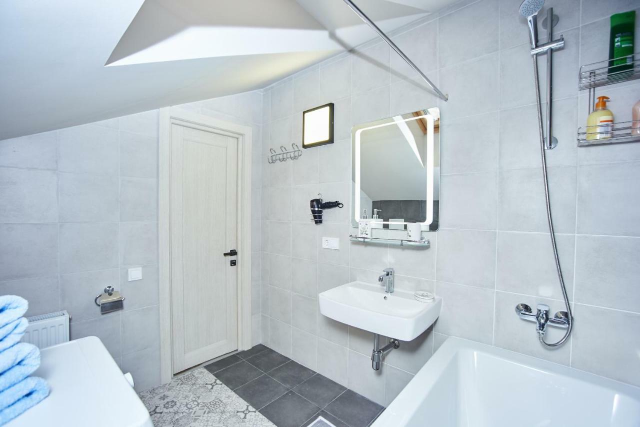 Luxury Apartment In The Heart Одесса Экстерьер фото